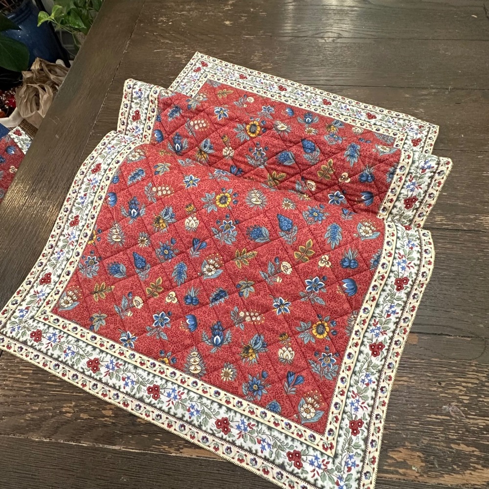 Valdrome France Provencal Floral Short Accent Table Runner Quilted Vintage